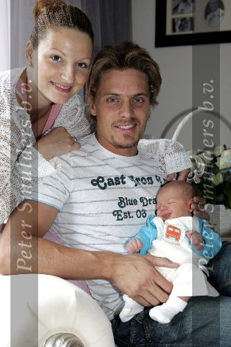 Rotterdam 22 juli 2005
Winston Post en Denise v Rijswijk met hun zoon Jayden
