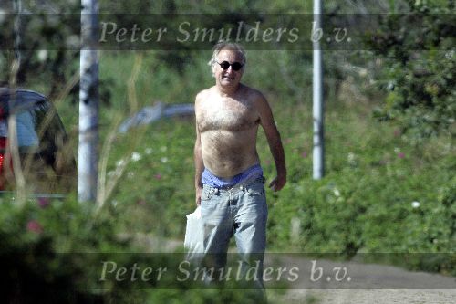 Bergen 14 juli 2005
Youp van t Hek bij zijn vakantiehuis
