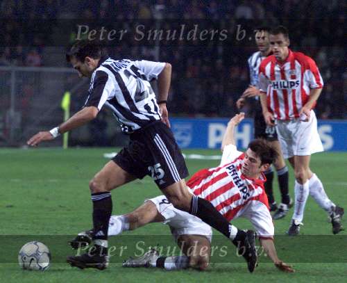 Eindhoven, 23 november 2000
UEFA Cup PSV-Thessaloniki, eindstand
KEZMAN contra Georgios Koulakiotis