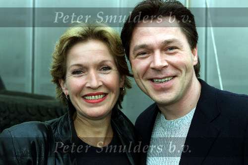 Amsterdam 11 juli 2001
Premiere van Thom Raider in Pathe Arena.
Marianne Vloetgraven met ....