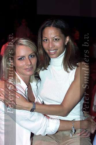 Amstrdam 24 juli 2001
Perspresentatie van SBS 6 , V8 en Net 5.
Milika Peterzon en Maureen du toit