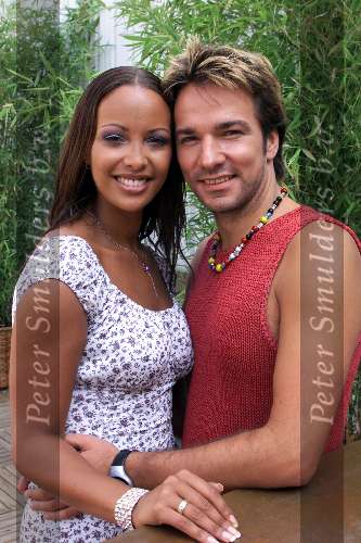 Amsterdam 26 juli 2001
Winterpresentatie van RTL 4 RTL 5 en Yorin.
Sonja Silva met Spiros