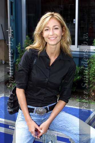 Amstrdam 24 juli 2001
Perspresentatie van SBS 6 , V8 en Net 5.
Wendy v Dijk