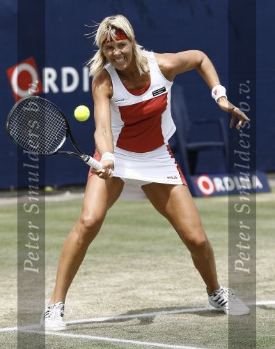Rosmalen, 22 Juni 2006 Tennis Ordina Open 2006 Brenda Schultz verliest in de kwartfinale met 6-3 en 6-4 van Dinara Safina
© Foto Edwin van Zandvoort