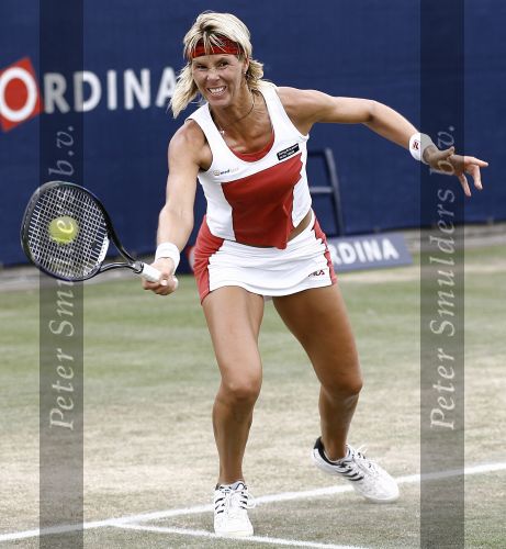 Rosmalen, 22 Juni 2006 Tennis Ordina Open 2006 Brenda Schultz verliest in de kwartfinale met 6-3 en 6-4 van Dinara Safina
© Foto Edwin van Zandvoort