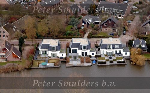 Nigtevecht 10 April 2006
Huis Anouk Smulders en Edwin Smulders vanuit de lucht gezien.