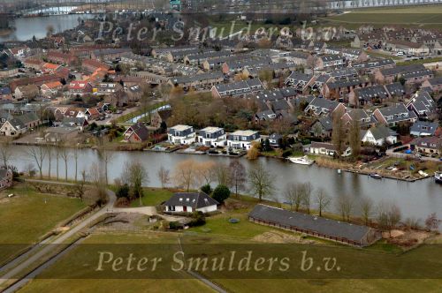 Nigtevecht 10 April 2006
Huis Anouk Smulders en Edwin Smulders vanuit de lucht gezien.