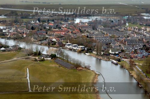 Nigtevecht 10 April 2006
Huis Anouk Smulders en Edwin Smulders vanuit de lucht gezien.