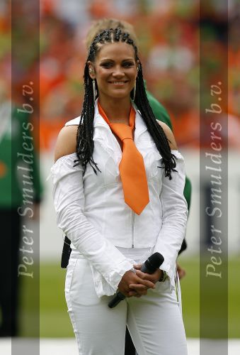 Rotterdam, 5 Juni 2006 Laatste oefeninterland nederlands elftal op weg naar het WK 2006 in Duitsland.
Nederland-Australie, eindstand 1-1
Ellen Idols
© Edwin van Zandvoort