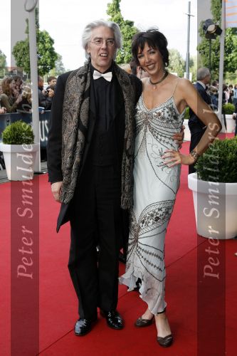 Rotterdam 22 mei 2006
Musical awards in ahoy rotterdam
Frederique Sluyterman v Loo met haar man Erik Brey