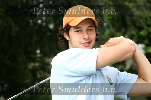 Eindhoven, 26 Juni 2006
In Eindhoven is voor het 17e jaar de golfweek gestart voor middelbare scholieren ( zij spelen de masters met een max Hcp van 10 ) en 6 clubs, t.w.: Best, De Schoot, de Eindhovensche, Haviksoord, Tongelreep en Welschap. Zij spelen op 5 verschillende banen voor het clubkampioenschap
Frans v Engelen              SJE Stichting Jeugdtour Eindhoven 2006