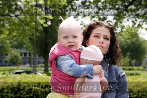 Amsterdam 6 juni 2006
Vertrek Nederlands elftal vanaf het hilton in Amsterdam naar WK.
Dirk kuyt met zijn vrouw Gertrude en dochter Noelle