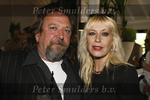 Ouderkerk aan  de Amstel 22 mei 2006
Boek presentatie Herman de Blijker. met sigaar
Henk Schiffmacher met vrouw