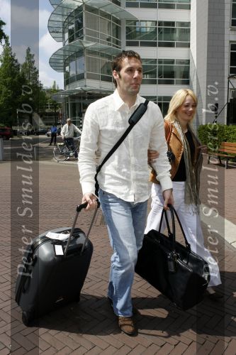 Amsterdam 6 juni 2006
Vertrek Nederlands elftal vanaf het hilton in Amsterdam naar WK.
Marianne Timmer en Henk Timmer