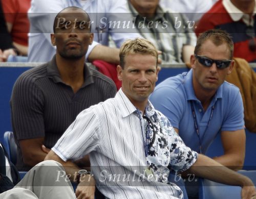 Rosmalen, 23 Juni 2006 Ordina Open 2006
Jan Siemerink Ronald de Boer als toeschouwers
© Foto Edwin van Zandvoort