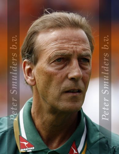 Rotterdam, 5 Juni 2006 Laatste oefeninterland nederlands elftal op weg naar het WK 2006 in Duitsland.
Nederland-Australie, eindstand 1-1
Johan Neeskens als assistent bondscoach van Australie
© Edwin van Zandvoort