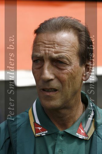 Rotterdam, 5 Juni 2006 Laatste oefeninterland nederlands elftal op weg naar het WK 2006 in Duitsland.
Nederland-Australie, eindstand 1-1
Johan Neeskens als assistent bondscoach van Australie
© Edwin van Zandvoort