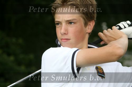 Eindhoven, 26 Juni 2006
In Eindhoven is voor het 17e jaar de golfweek gestart voor middelbare scholieren ( zij spelen de masters met een max Hcp van 10 ) en 6 clubs, t.w.: Best, De Schoot, de Eindhovensche, Haviksoord, Tongelreep en Welschap. Zij spelen op 5 verschillende banen voor het clubkampioenschap
Junior Smulders           SJE Stichting Jeugdtour Eindhoven 2006