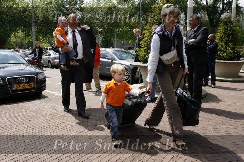Amsterdam 6 juni 2006
Vertrek Nederlands elftal vanaf het hilton in Amsterdam naar WK.
Kees Jansma met zijn vrouw en zoons