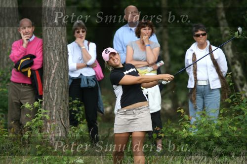 Valkenswaard, 4 Juni 2006
Finaledag KLM Ladies Open 2006 Eindhovensche Golf
De Australische Leah Hart werd derde maar was hier in de problemen maar kwam er erg goed uit.  Blote buik
