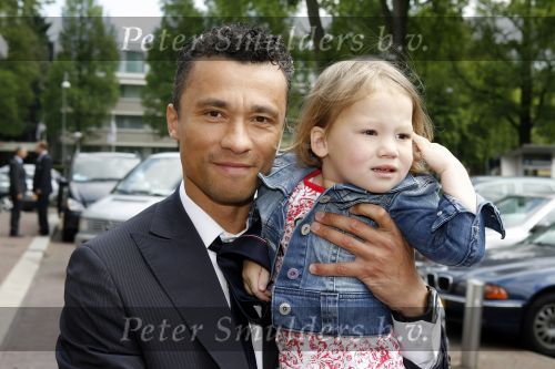 Amsterdam 6 juni 2006
Vertrek Nederlands elftal vanaf het hilton in Amsterdam naar WK.
Leo Echteld met zijn dochter