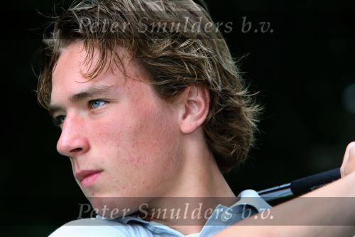 Eindhoven, 26 Juni 2006
In Eindhoven is voor het 17e jaar de golfweek gestart voor middelbare scholieren ( zij spelen de masters met een max Hcp van 10 ) en 6 clubs, t.w.: Best, De Schoot, de Eindhovensche, Haviksoord, Tongelreep en Welschap. Zij spelen op 5 verschillende banen voor het clubkampioenschap
Mark v Bergeijk               SJE Stichting Jeugdtour Eindhoven 2006