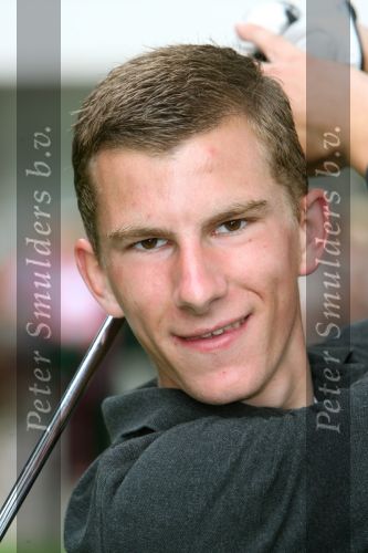 Eindhoven, 26 Juni 2006
In Eindhoven is voor het 17e jaar de golfweek gestart voor middelbare scholieren ( zij spelen de masters met een max Hcp van 10 ) en 6 clubs, t.w.: Best, De Schoot, de Eindhovensche, Haviksoord, Tongelreep en Welschap. Zij spelen op 5 verschillende banen voor het clubkampioenschap
Martijn Rehling           SJE Stichting Jeugdtour Eindhoven 2006