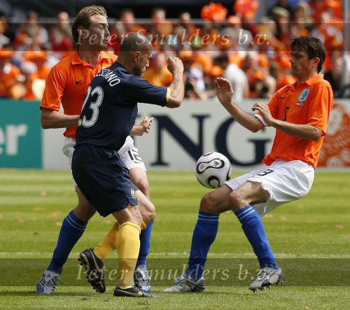 Rotterdam, 5 Juni 2006 Laatste oefeninterland nederlands elftal op weg naar het WK 2006 in Duitsland.
Nederland-Australie, eindstand 1-1
Phillip Cocu en Jan Kromkamp
© Edwin van Zandvoort