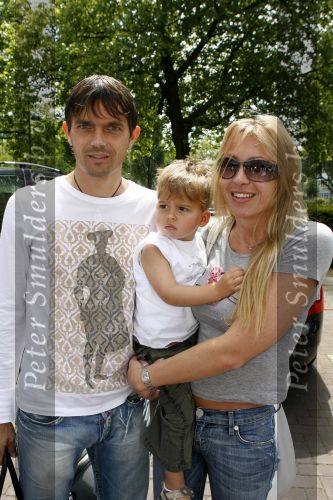 Amsterdam 6 juni 2006
Vertrek Nederlands elftal vanaf het hilton in Amsterdam naar WK.
Karin Cocu met zoon en Phillip Cocu