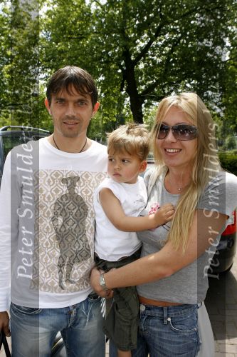 Amsterdam 6 juni 2006
Vertrek Nederlands elftal vanaf het hilton in Amsterdam naar WK.
Karin Cocu met zoon en Phillip Cocu