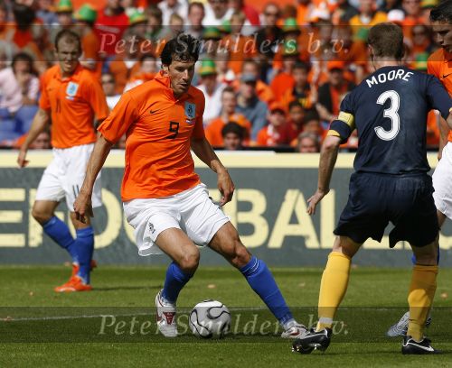 Rotterdam, 5 Juni 2006 Laatste oefeninterland nederlands elftal op weg naar het WK 2006 in Duitsland.
Nederland-Australie, eindstand 1-1
Ruud v Nistelrooy
© Edwin van Zandvoort