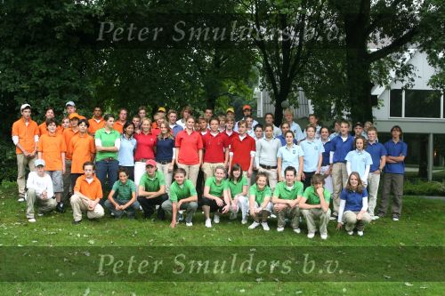Eindhoven, 26 Juni 2006
In Eindhoven is voor het 17e jaar de golfweek gestart voor middelbare scholieren ( zij spelen de masters met een max Hcp van 10 ) en 6 clubs, t.w.: Best, De Schoot, de Eindhovensche, Haviksoord, Tongelreep en Welschap. Zij spelen op 5 verschillende banen voor het clubkampioenschap
SJE                             SJE Stichting Jeugdtour Eindhoven 2006