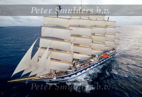 Star Clip Zeilboot op volle zee
Vertrek vanuit Monaco met Janine v d Ende ( die 50 jaar is geworden ) met haar man Joop v d Ende en vrienden zoals de fam. Brandsteder, Andre v duin met partner etc.