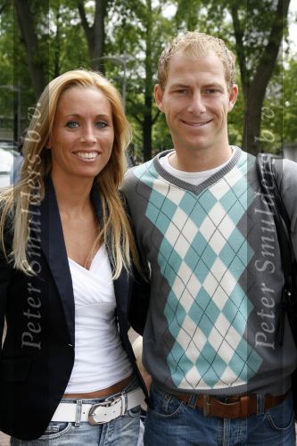 Amsterdam 6 juni 2006
Vertrek Nederlands elftal vanaf het hilton in Amsterdam naar WK.
Tim de Cler met vriendin Charlotte