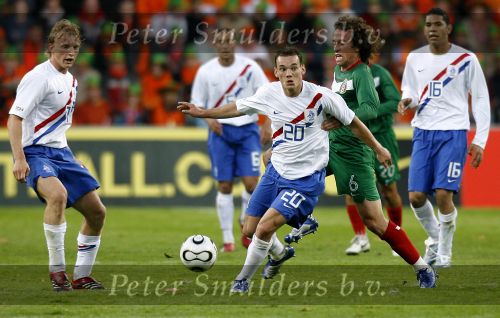 Eindhoven, 2 Juni 2006 Vriendschappelijke interland op weg naar het WK 2006 tussen Nederland-Mexico, eindstand 2-1
Wesley Sneijder  Dirk Kuyt
© Foto Edwin van Zandvoort