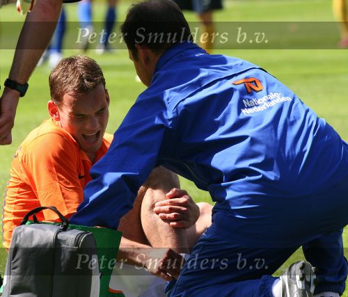 Rotterdam, 5 Juni 2006 Laatste oefeninterland nederlands elftal op weg naar het WK 2006 in Duitsland.
Nederland-Australie, eindstand 1-1
Zware blessure voor Wesley Sneijder
© Edwin van Zandvoort