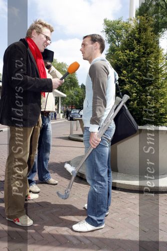 Amsterdam 6 juni 2006
Vertrek Nederlands elftal vanaf het hilton in Amsterdam naar WK.
Wesley sneijder met krukken