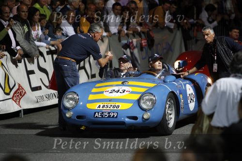 Brescia 17 mei 2007
State of art is sponsor van de mille miglia. Prins Bernhard jr en Chris Zegers rijden mee in een porsche speedster.Ben Pon Gijs v Lennep en Albert Westerman