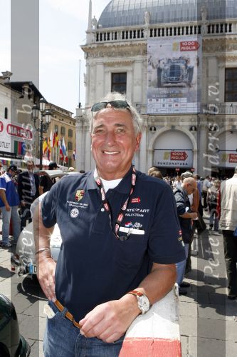 Brescia 17 mei 2007
Start van de 80e mille miglia. State of art is daar een van de sponsors. Albert Westerman