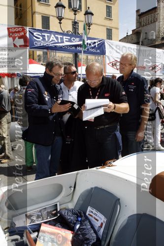 Brescia 17 mei 2007
Start van de 80e mille miglia. State of art is daar een van de sponsors. Allard Kalff en Harm Legrau