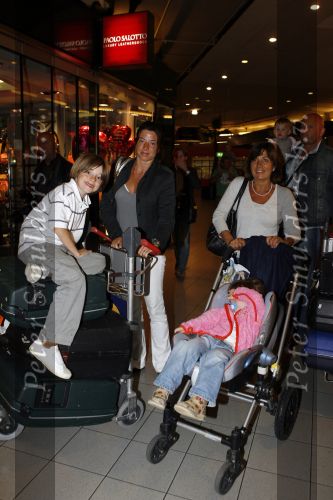 Schiphol 14 mei 2007
Amanda Krabbe komt met kinderen en ouders terug van vakantie in Turkije.