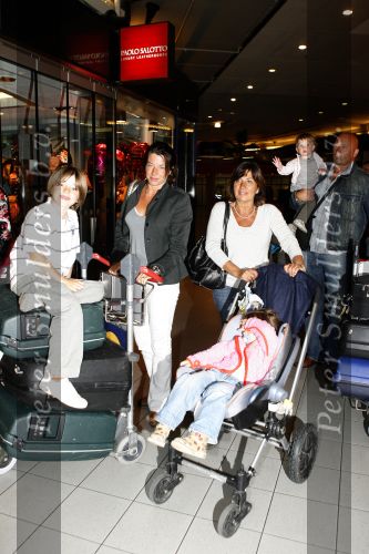 Schiphol 14 mei 2007
Amanda Krabbe komt met kinderen en ouders terug van vakantie in Turkije.