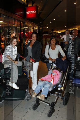 Schiphol 14 mei 2007
Amanda Krabbe komt met kinderen en ouders terug van vakantie in Turkije.