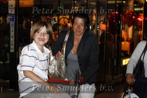 Schiphol 14 mei 2007
Amanda Krabbe komt met kinderen en ouders terug van vakantie in Turkije.