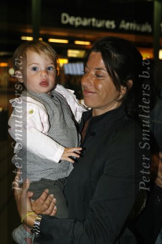 Schiphol 14 mei 2007
Amanda Krabbe komt met kinderen en ouders terug van vakantie in Turkije.