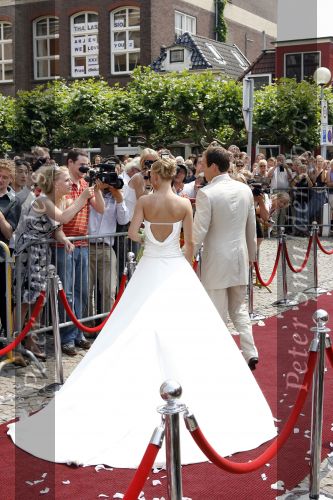 Groningen 9 juni 2007
Arjen Robben en Bernadien Eillert trouwen in de schouwburg van Groningen.