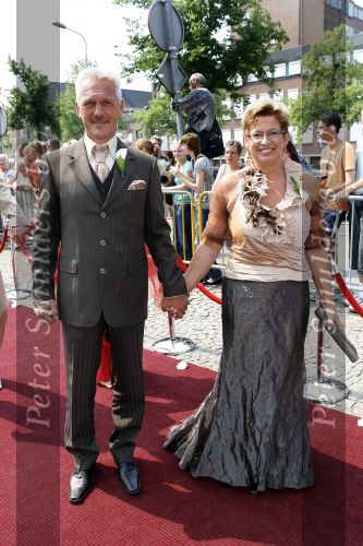 Groningen 9 juni 2007
Arjen Robben en Bernadien Eillert trouwen in de schouwburg van Groningen. Ouders Arjen