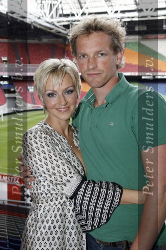 Amsterdam 15 mei 2007
Presentatie dvd voetbalvrouwen in de amsterdam arena. Barry Atsma met Lone v Roosendaal