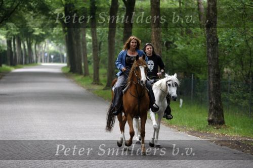 Bosch e Duin 3 juni 2007
Belinda Meuldijk en Thierry Duval paardrijden vanuit thuis.
