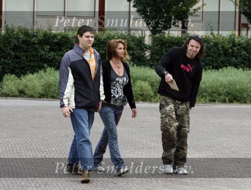 Kaatsheuvel 16 juni 2007
Belinda Meuldijk met zoon Yoshi en vriend Thierry Duval in de efteling.